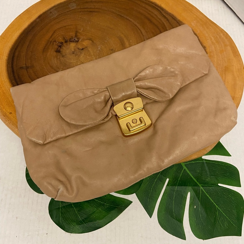 Marc Jacobs Smooth & Soft Leather Tan Bow Clutch